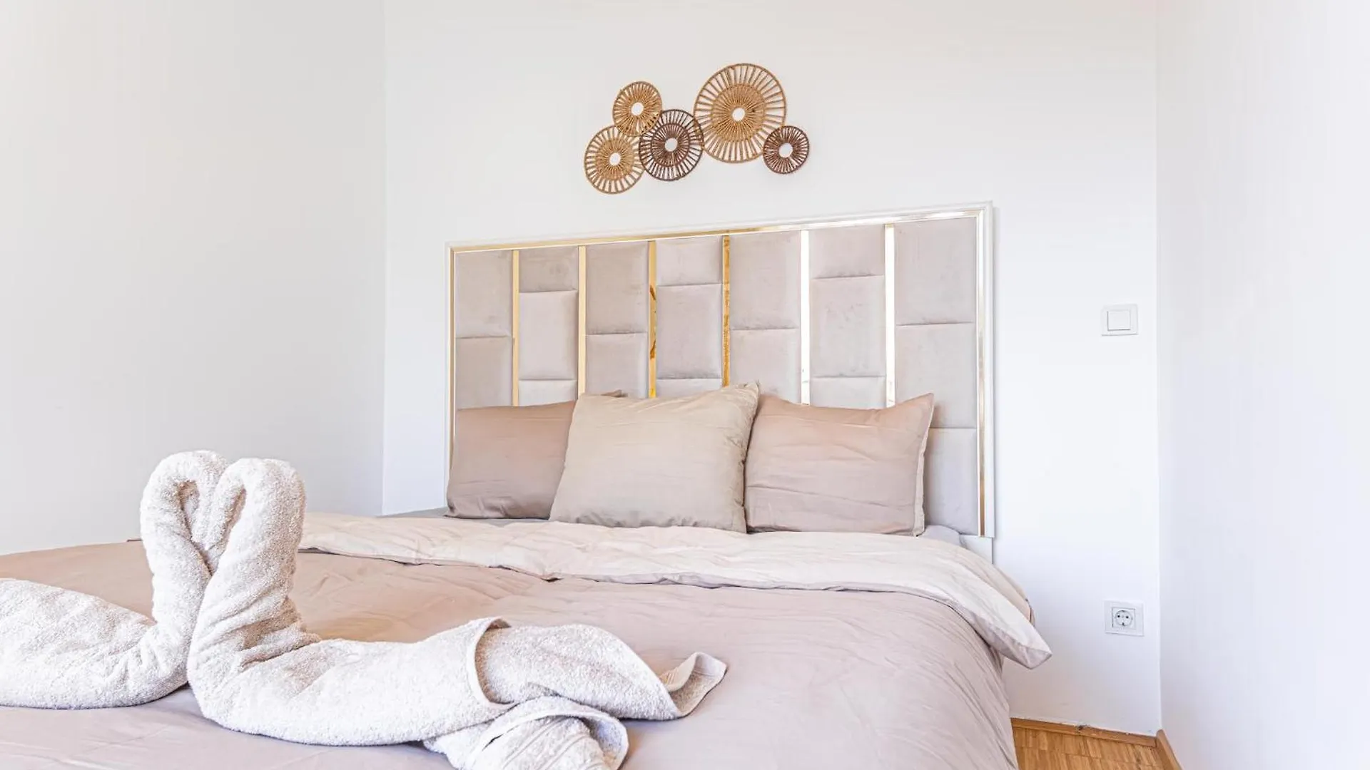 Luxury 3Br And1 Lr Apartment In The Heart Of Vienna Austria